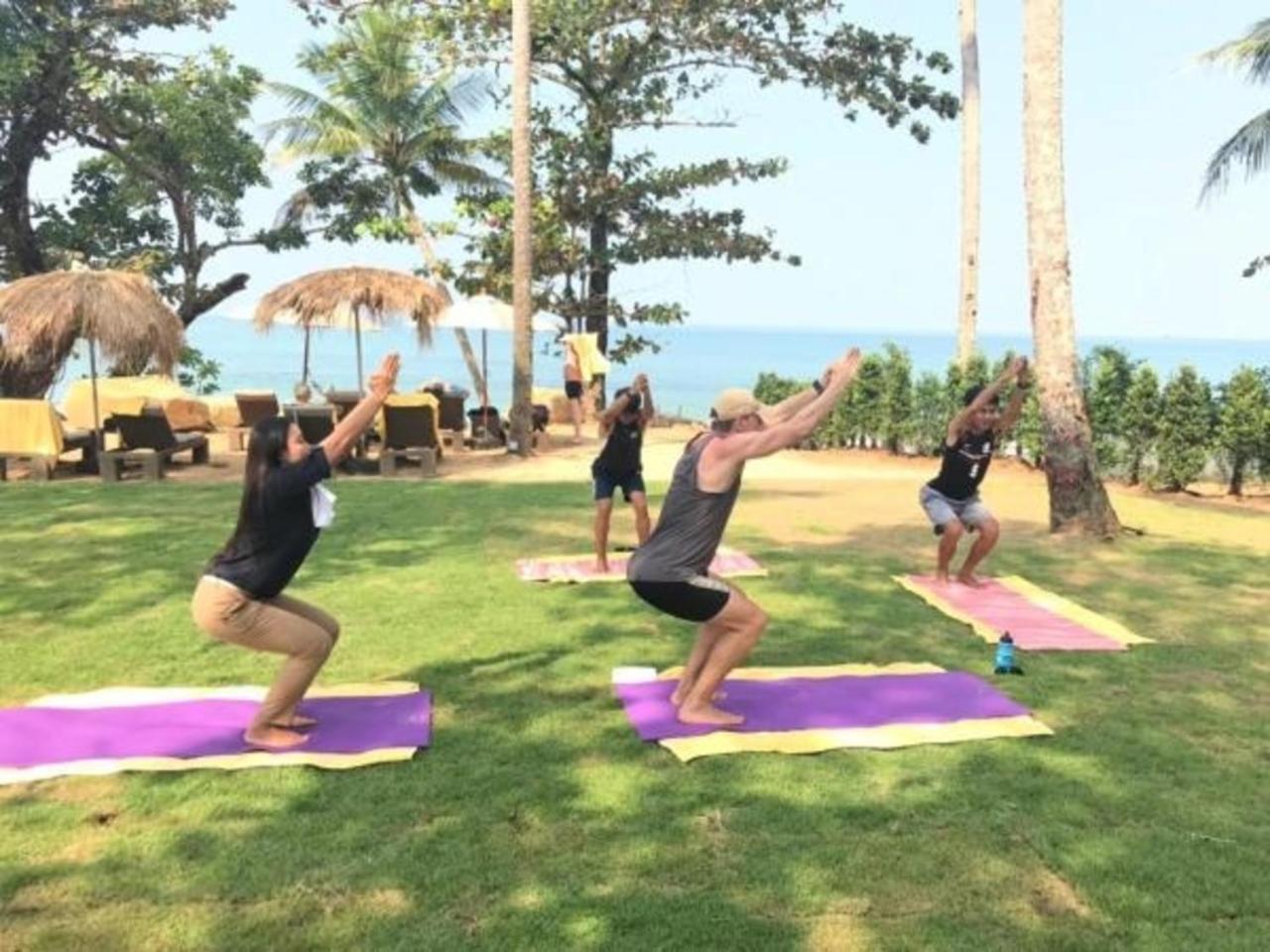 Eden Beach Khaolak Resort And Spa A Lopesan Collection Hotel - Sha Extra Plus Као Лак Екстериор снимка A yoga class at a resort in Phuket, Thailand